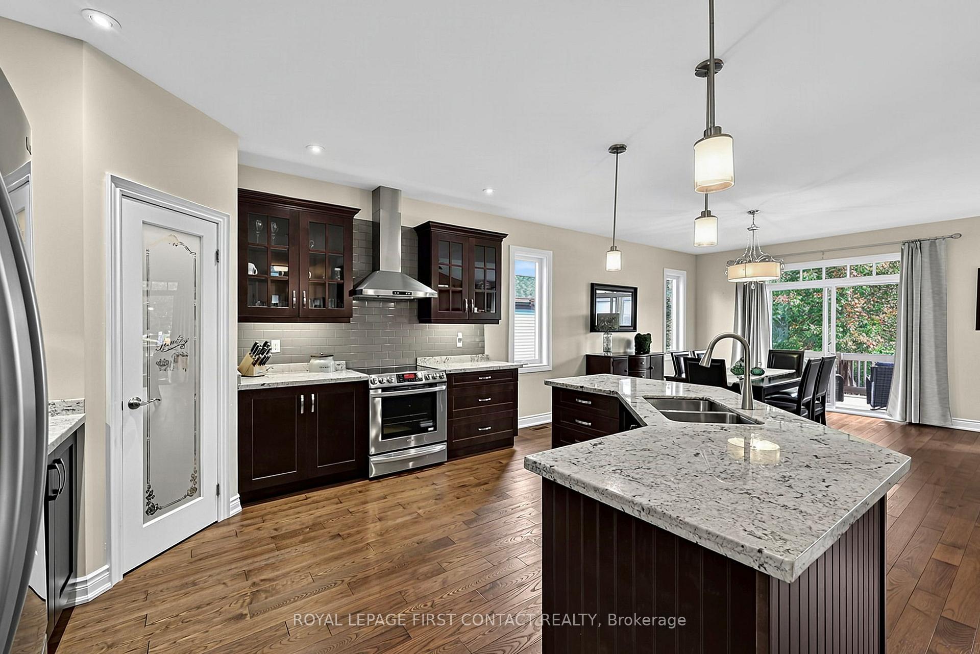Photo 5 of 981 Ewart Street, Innisfil, Lefroy — HOMEH