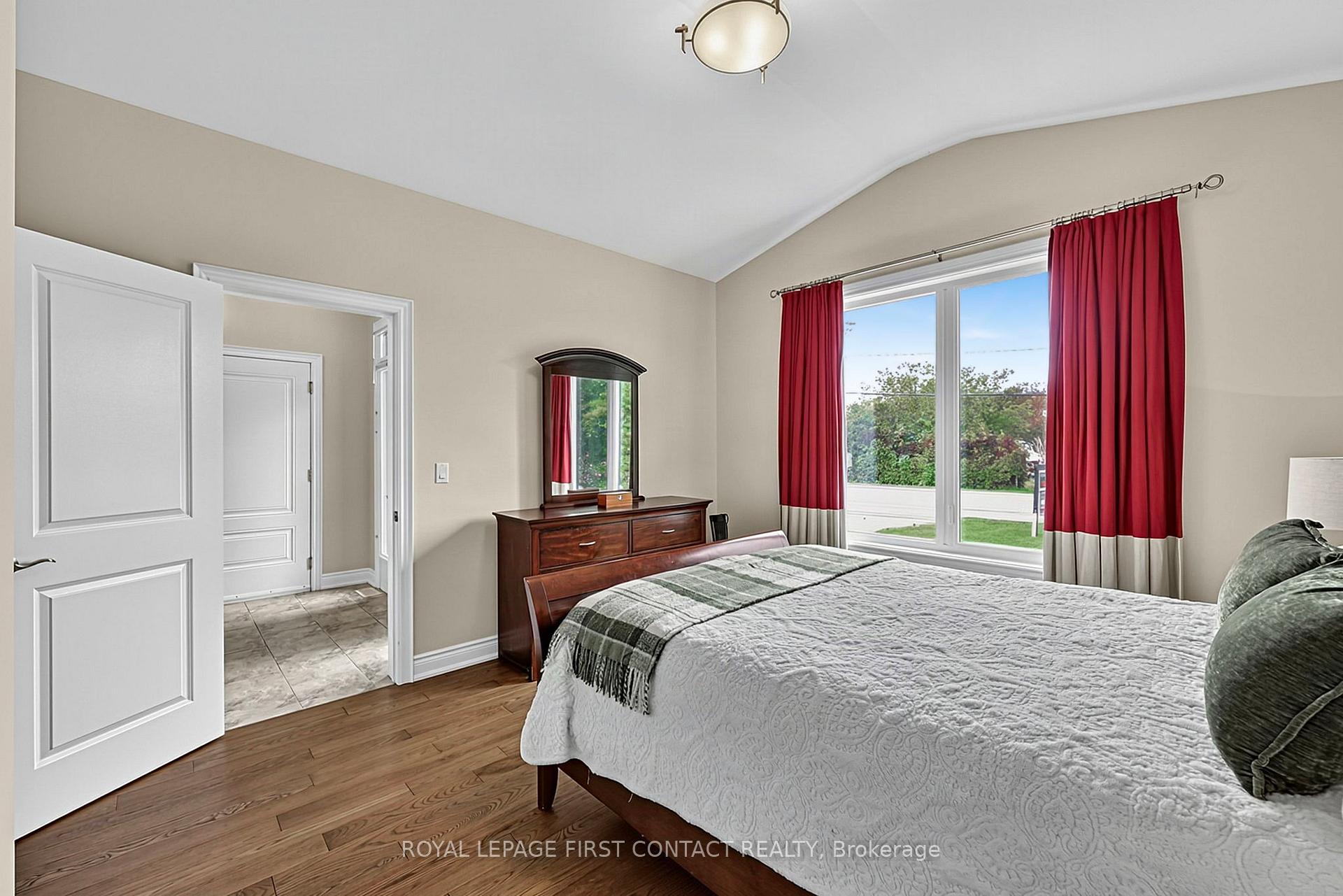 Photo 19 of 981 Ewart Street, Innisfil, Lefroy — HOMEH