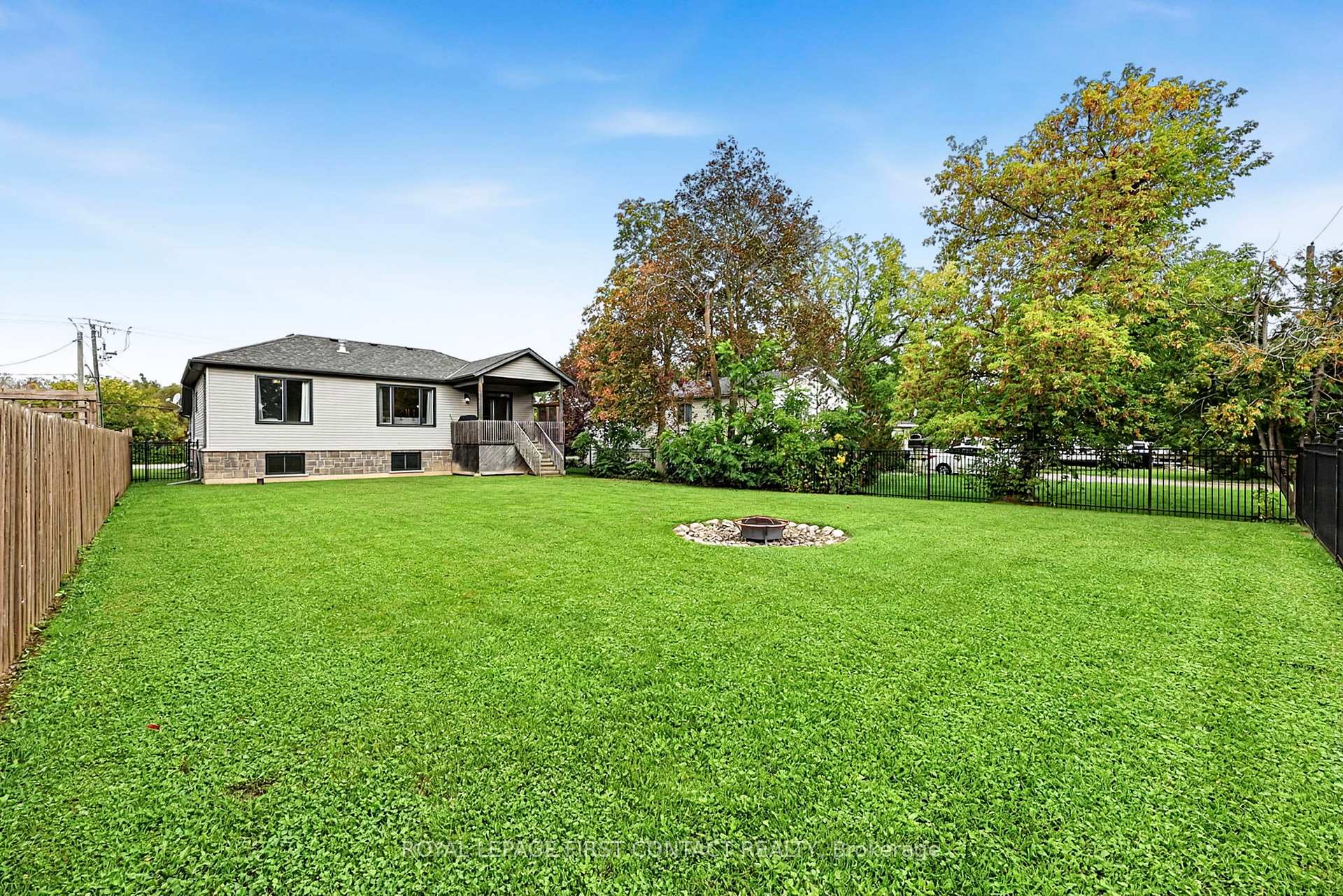 Photo 28 of 981 Ewart Street, Innisfil, Lefroy — HOMEH