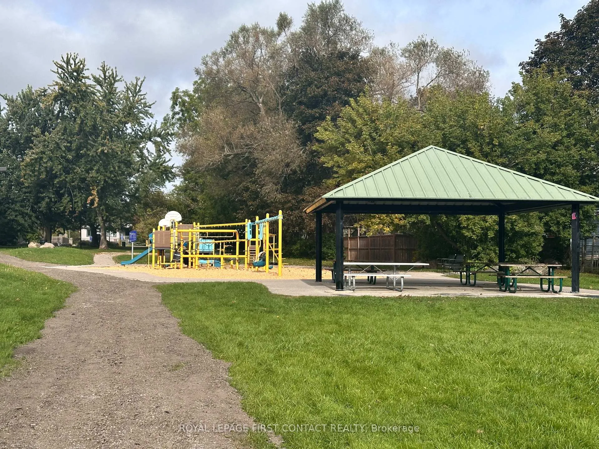 Photo 32 of 981 Ewart Street, Innisfil, Lefroy — HOMEH