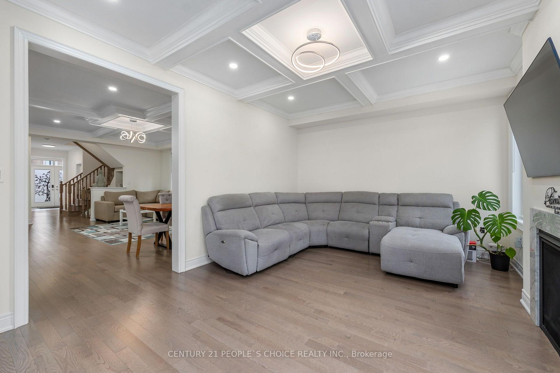 Photo 8 of Unit Upper, 64 Coldwell Bay Circle, Vaughan, Kleinburg — HOMEH