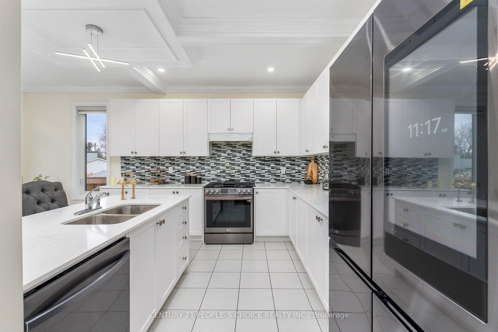 Photo 10 of Unit Upper, 64 Coldwell Bay Circle, Vaughan, Kleinburg — HOMEH