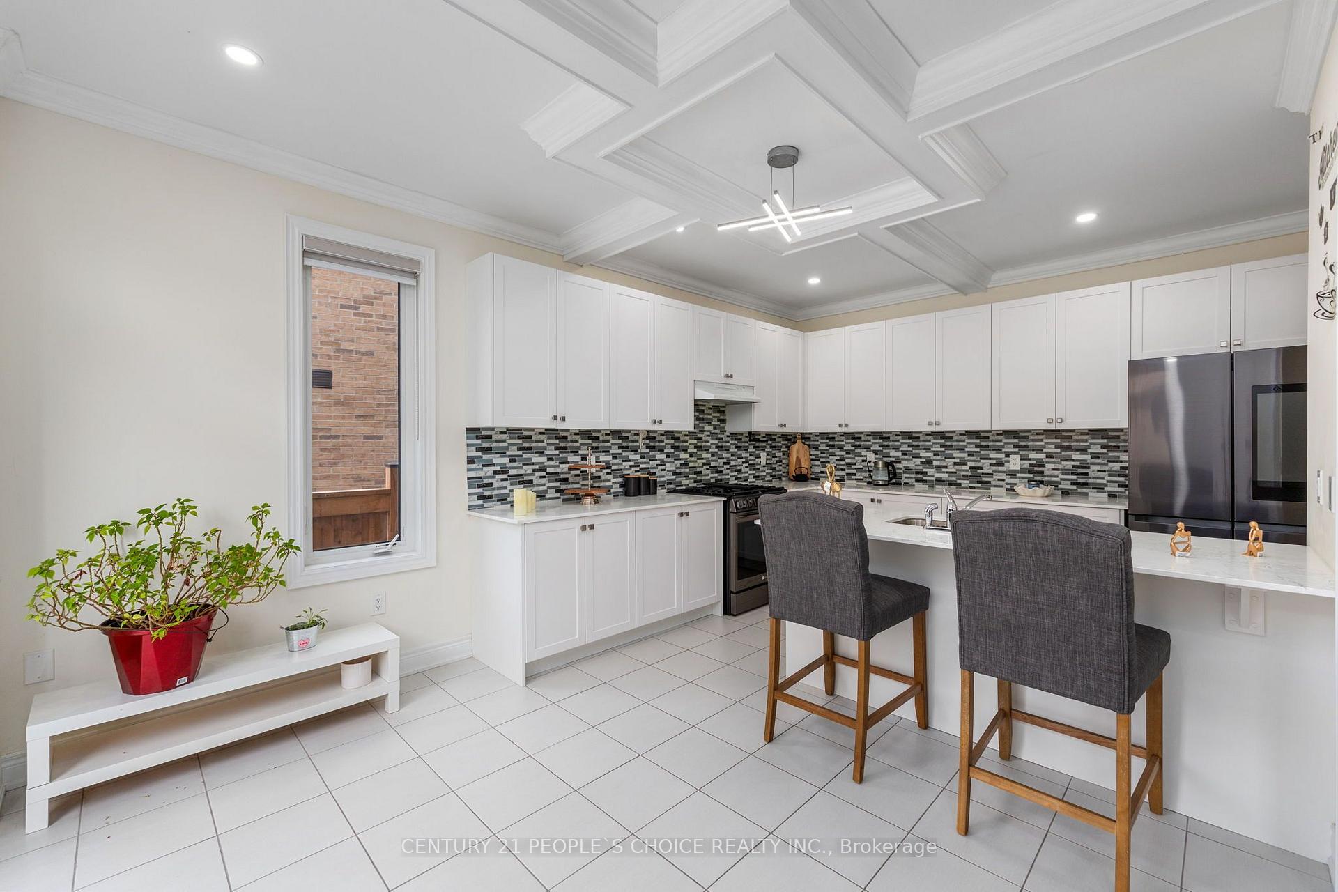 Photo 13 of Unit Upper, 64 Coldwell Bay Circle, Vaughan, Kleinburg — HOMEH