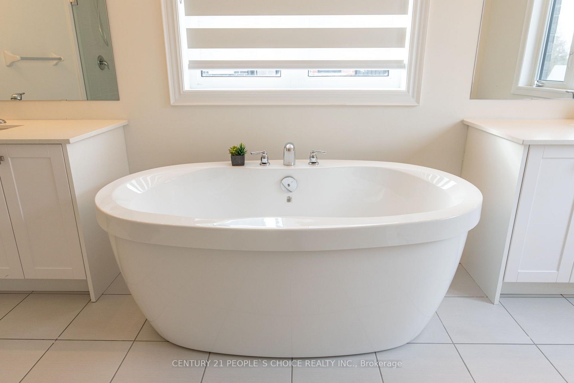 Photo 40 of Unit Upper, 64 Coldwell Bay Circle, Vaughan, Kleinburg — HOMEH