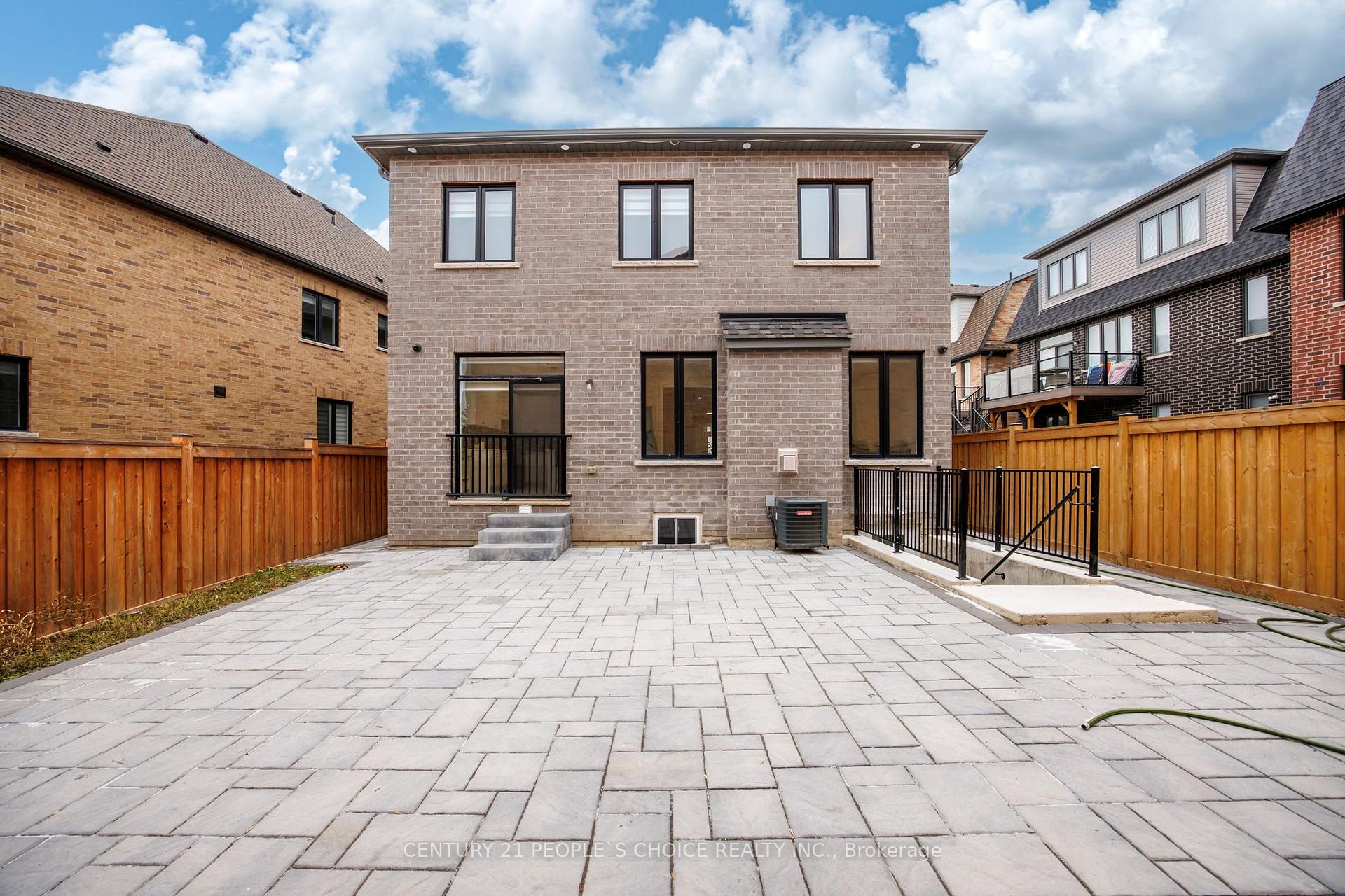Photo 45 of Unit Upper, 64 Coldwell Bay Circle, Vaughan, Kleinburg — HOMEH