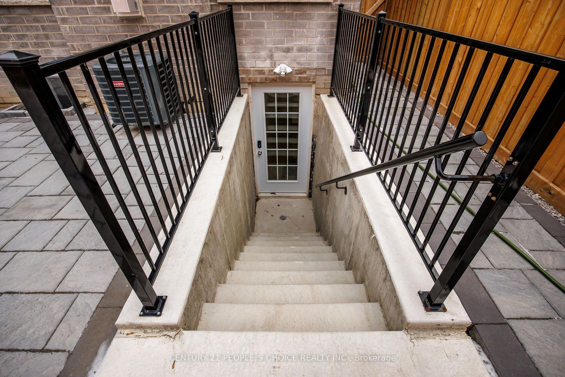 Photo 47 of Unit Upper, 64 Coldwell Bay Circle, Vaughan, Kleinburg — HOMEH