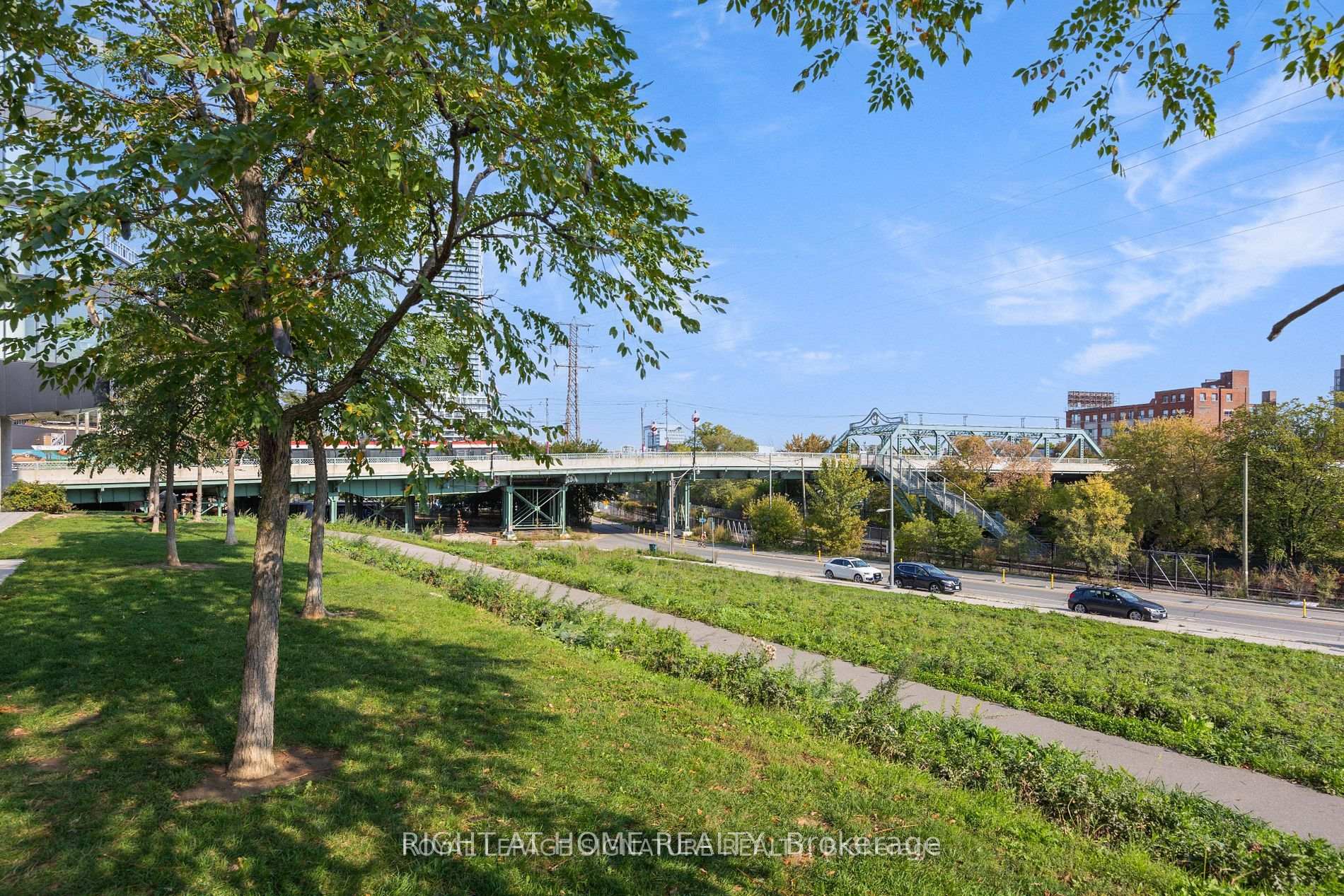 Photo 5 of Unit 502, 32 Trolley Crescent, Toronto, Moss Park — HOMEH