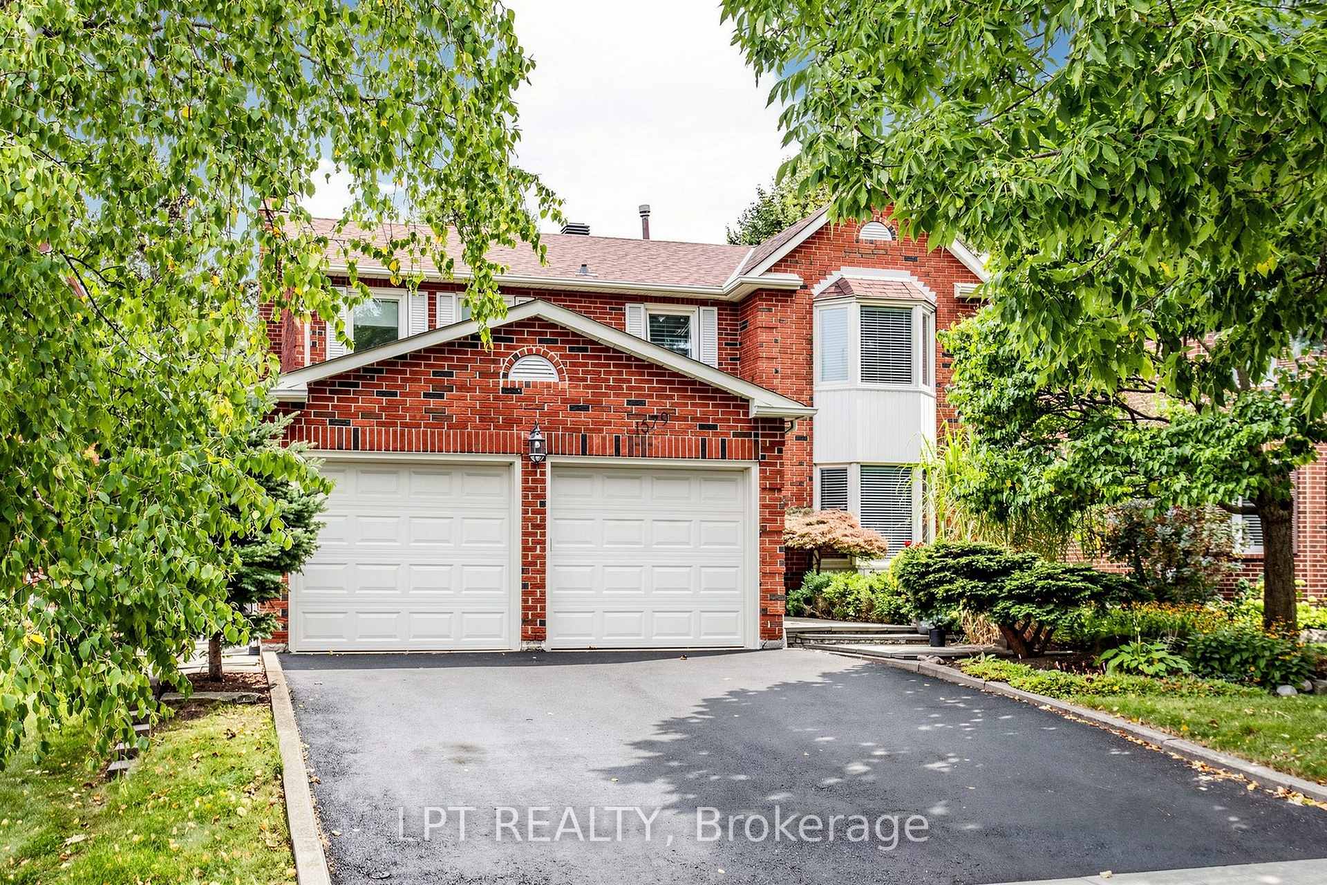 Photo 2 of 1579 Lovelady Crescent, Mississauga, Rathwood — HOMEH