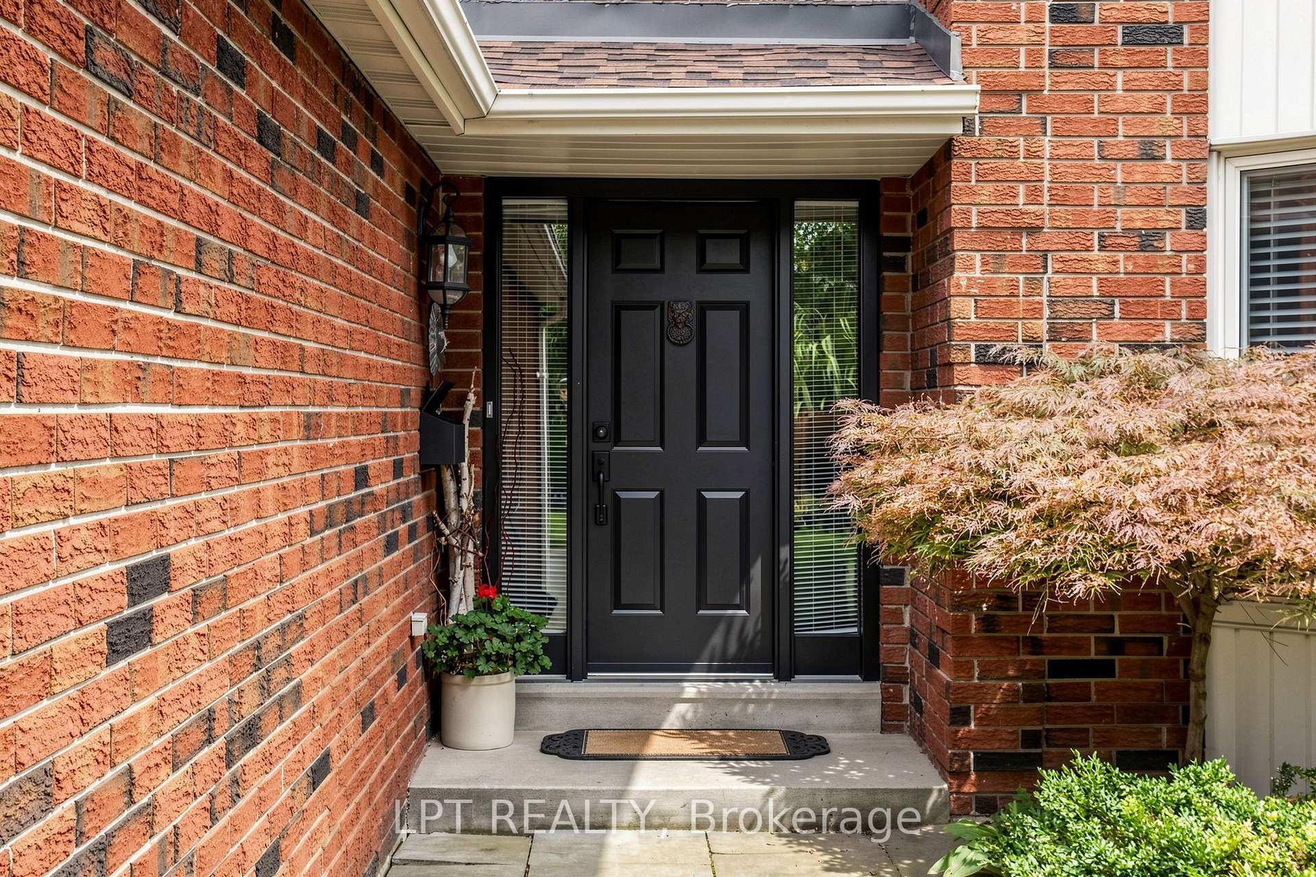Photo 3 of 1579 Lovelady Crescent, Mississauga, Rathwood — HOMEH