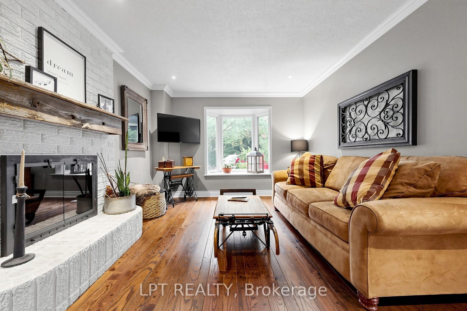 Photo 10 of 1579 Lovelady Crescent, Mississauga, Rathwood — HOMEH