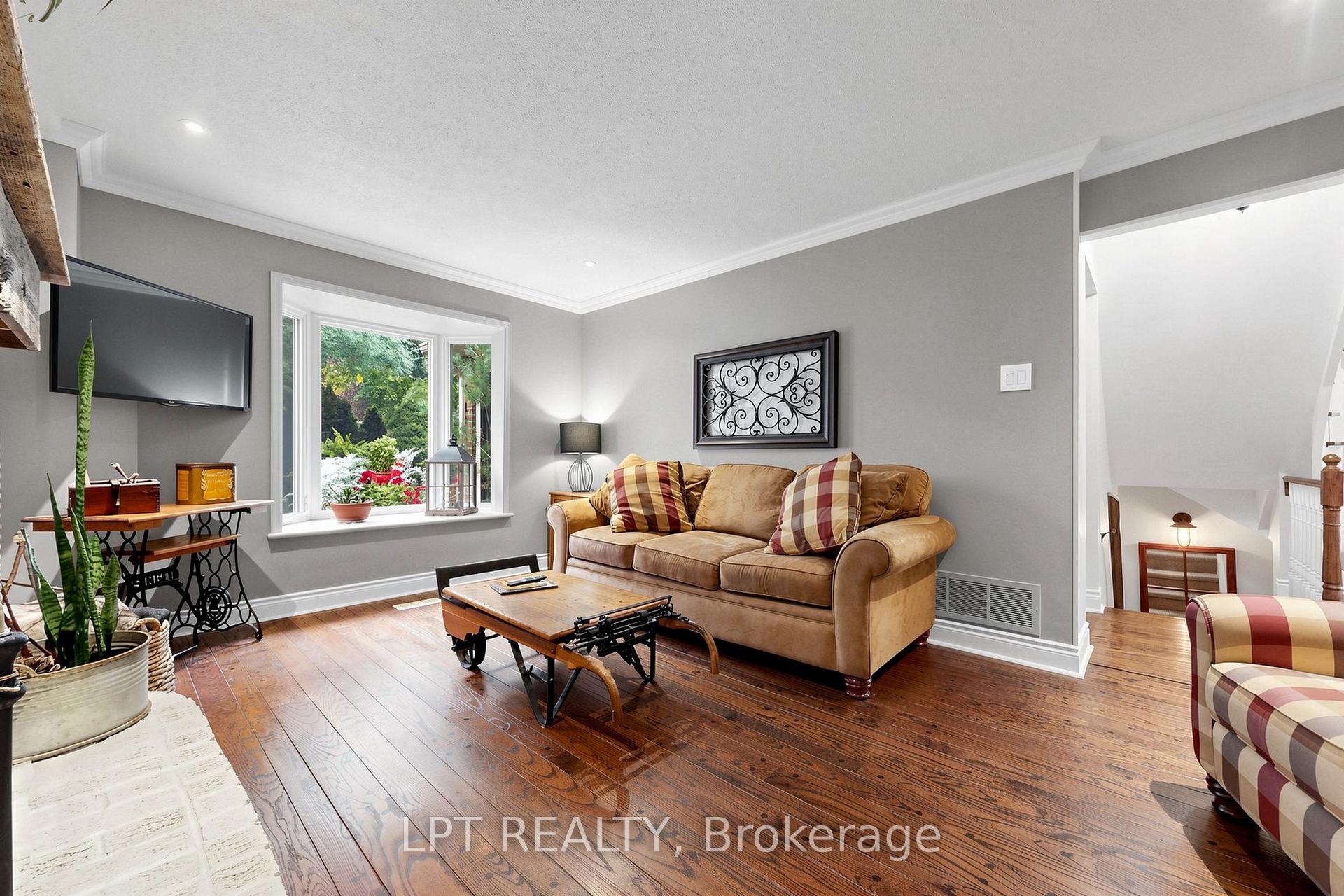Photo 11 of 1579 Lovelady Crescent, Mississauga, Rathwood — HOMEH
