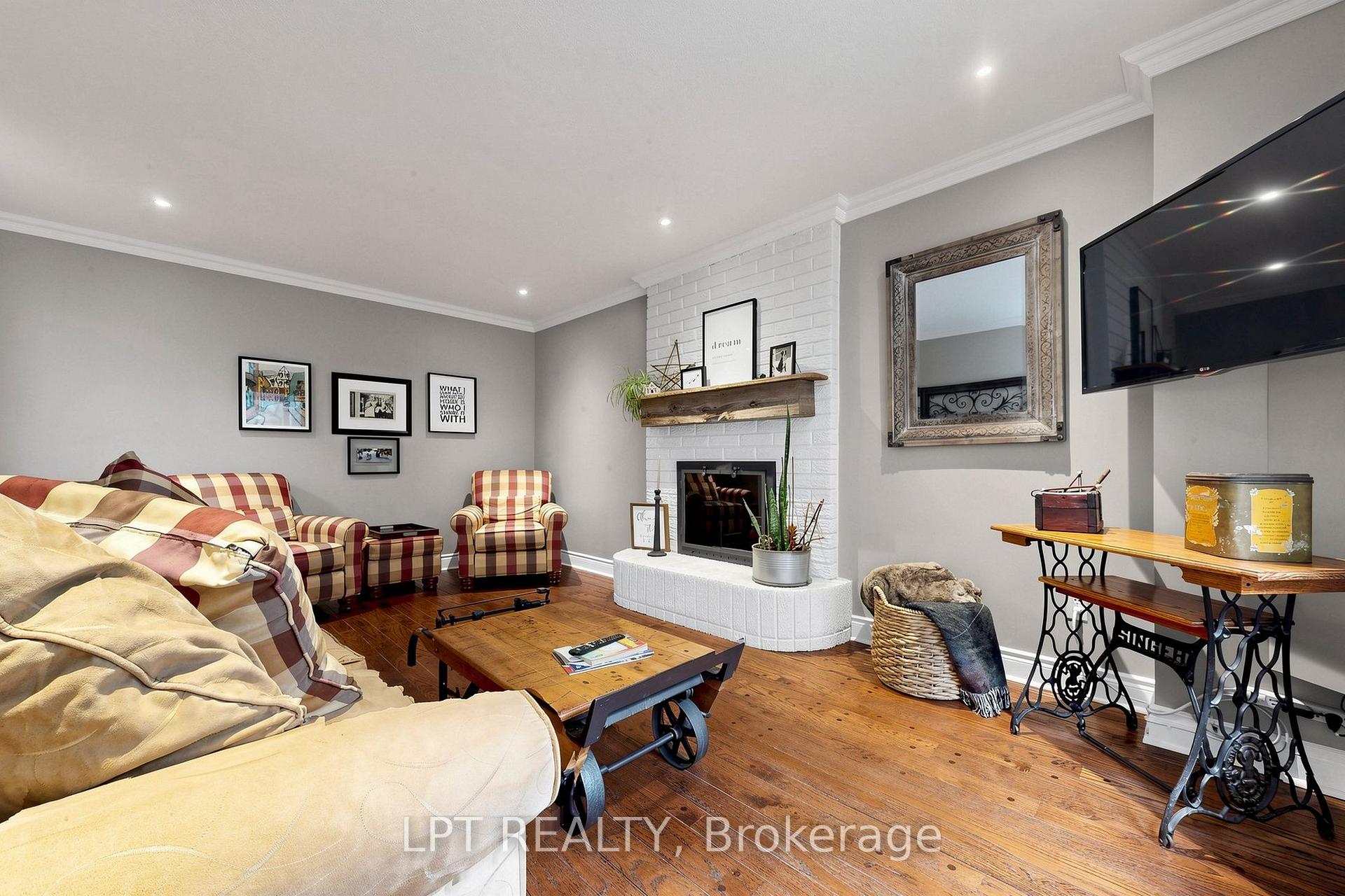 Photo 13 of 1579 Lovelady Crescent, Mississauga, Rathwood — HOMEH