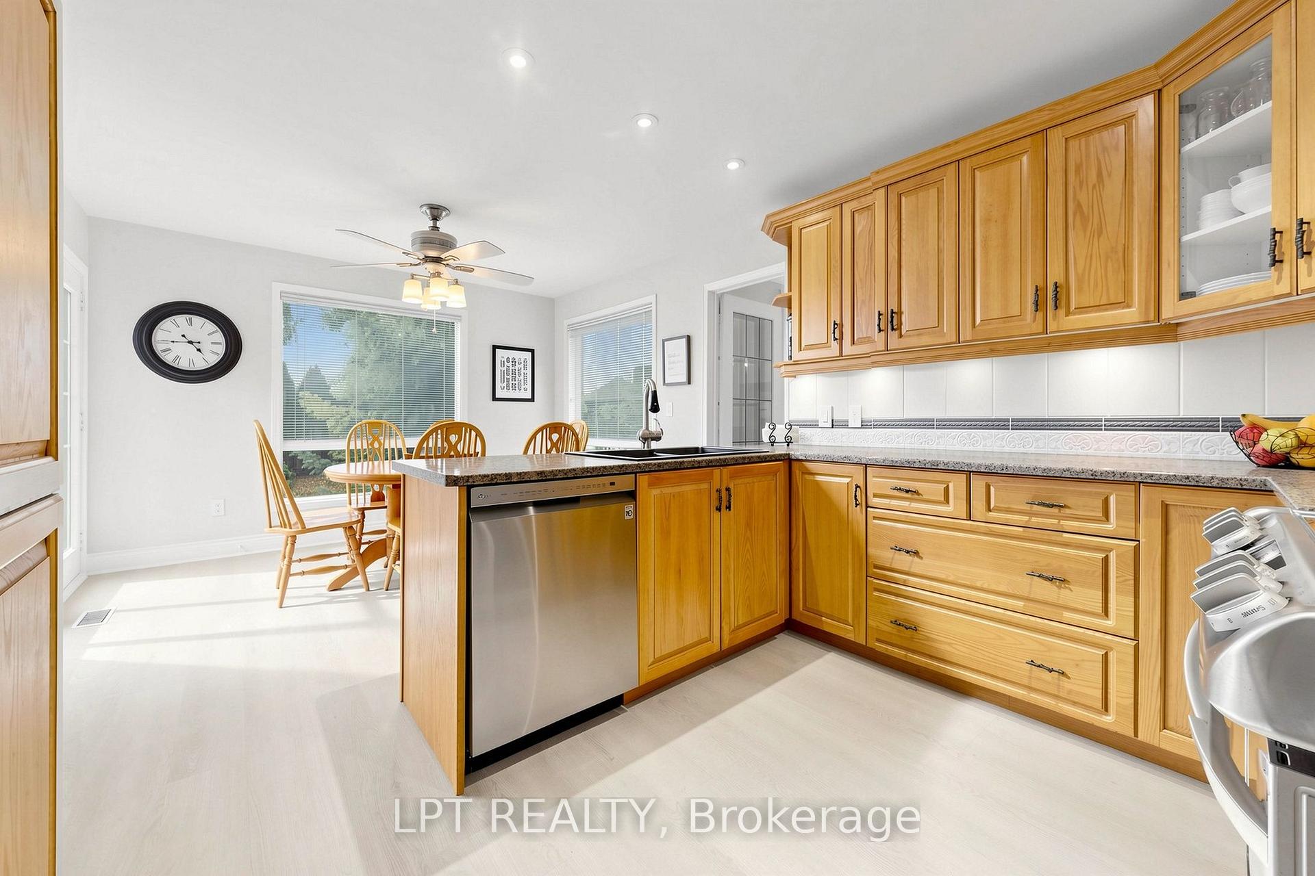 Photo 15 of 1579 Lovelady Crescent, Mississauga, Rathwood — HOMEH