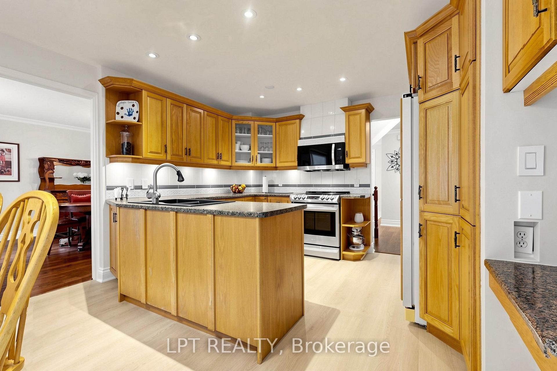 Photo 17 of 1579 Lovelady Crescent, Mississauga, Rathwood — HOMEH