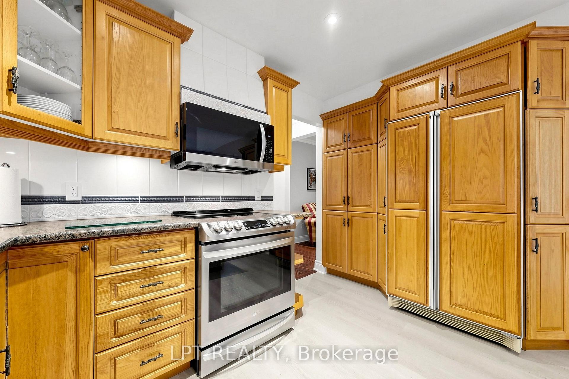 Photo 18 of 1579 Lovelady Crescent, Mississauga, Rathwood — HOMEH