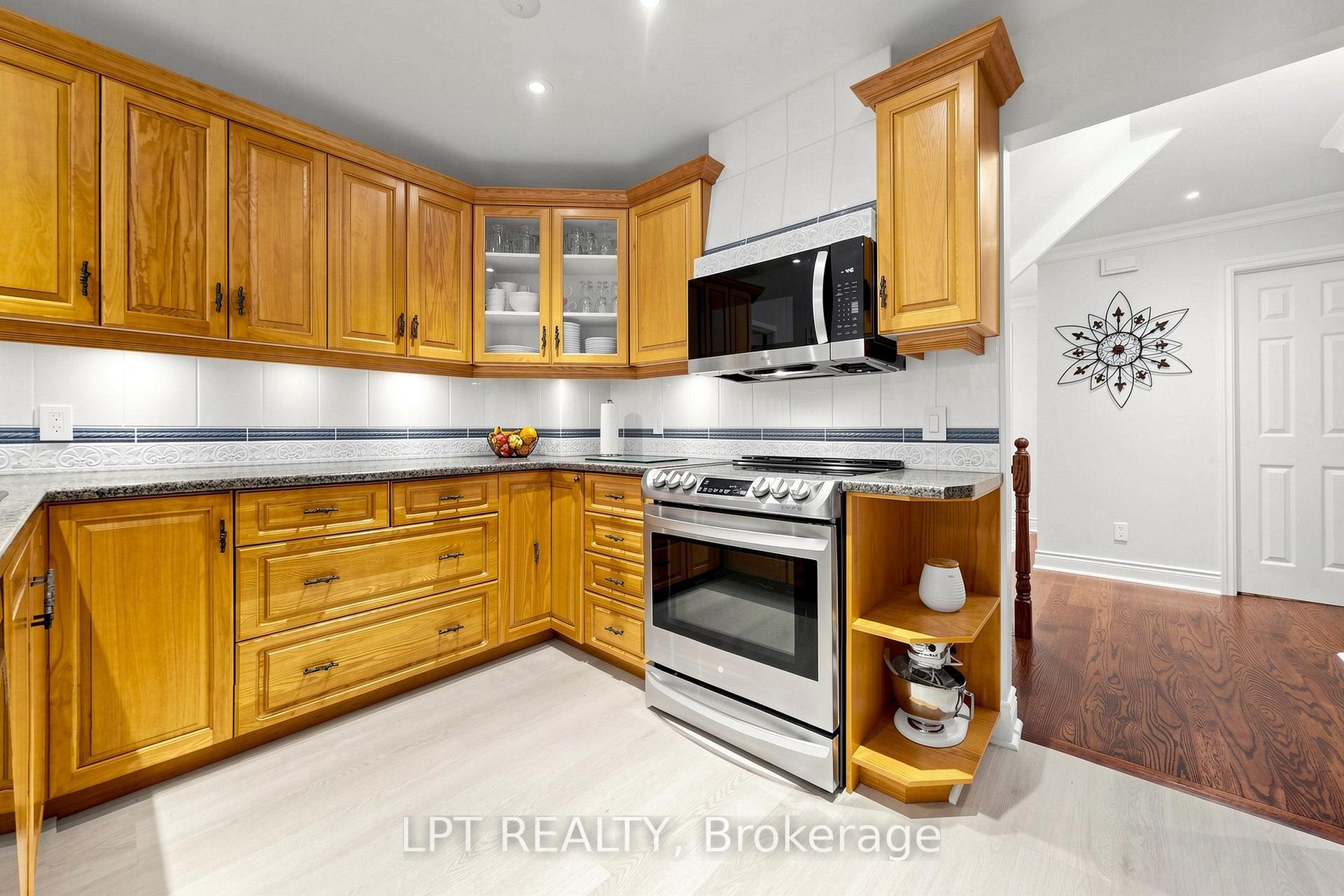Photo 19 of 1579 Lovelady Crescent, Mississauga, Rathwood — HOMEH