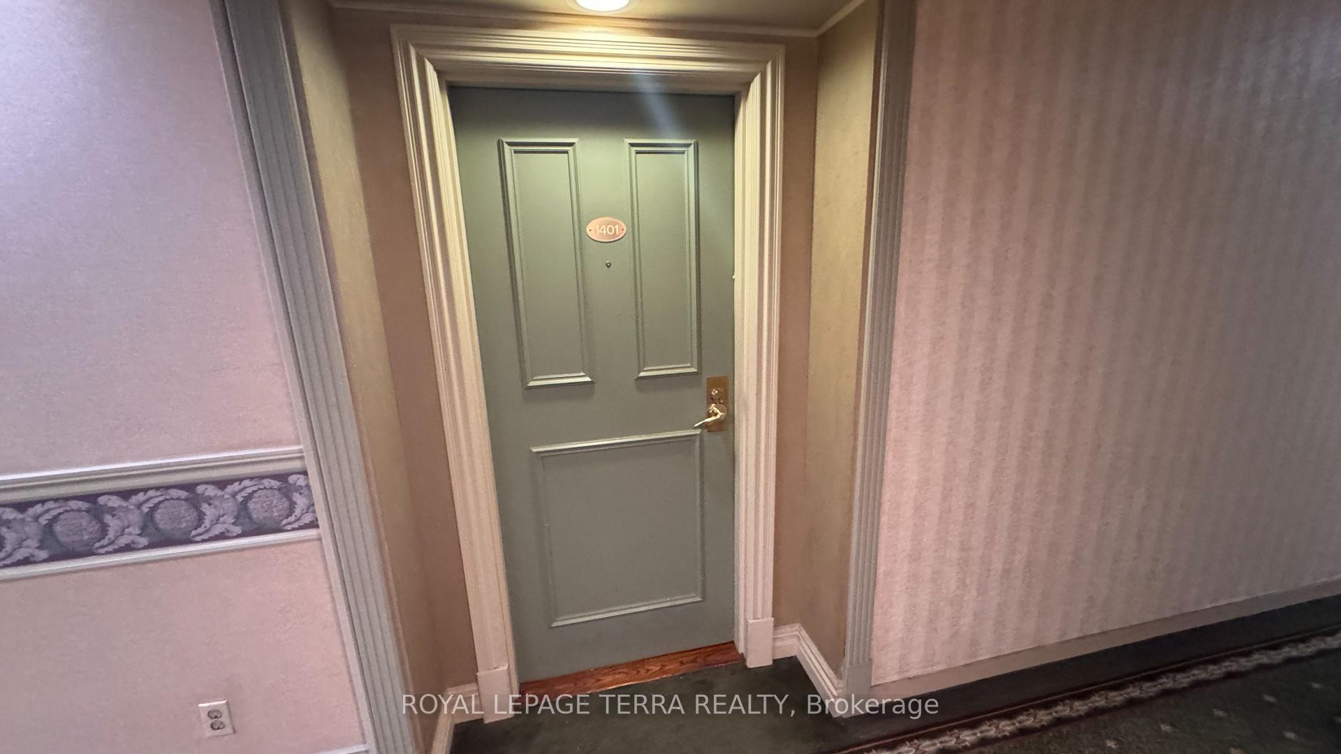 Photo 5 of Unit 1401, 3700 Kaneff Crescent, Mississauga, Mississauga Valleys — HOMEH