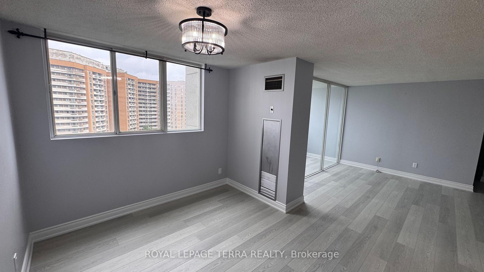 Photo 9 of Unit 1401, 3700 Kaneff Crescent, Mississauga, Mississauga Valleys — HOMEH