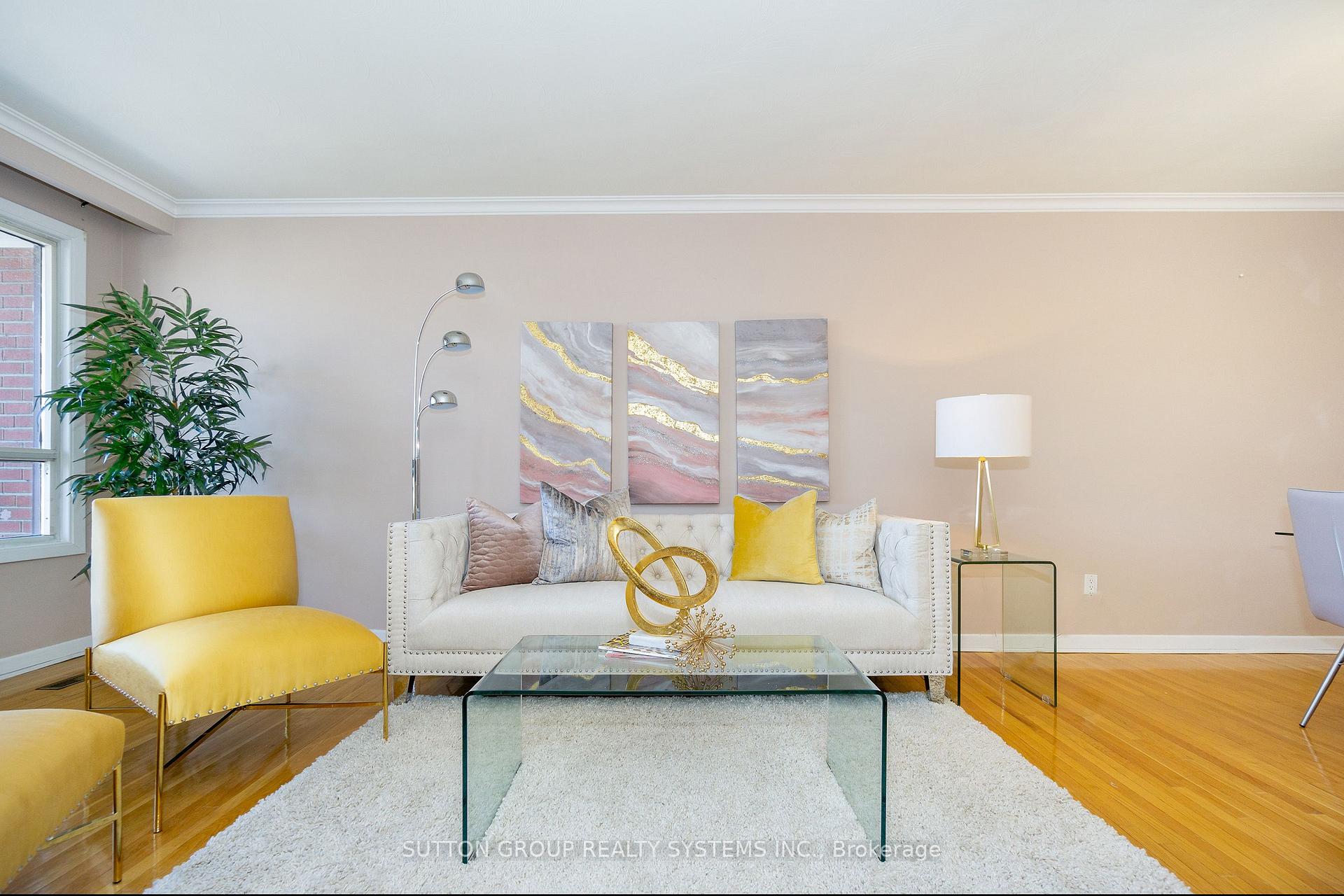 Photo 3 of Unit Upper, 233 Hullmar Drive, North York, Black Creek — HOMEH