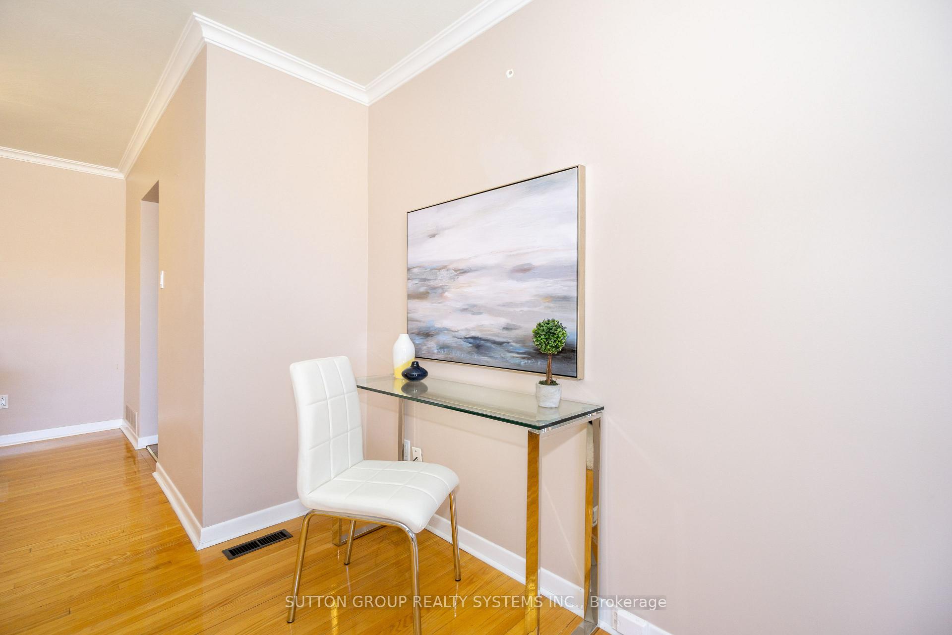 Photo 5 of Unit Upper, 233 Hullmar Drive, North York, Black Creek — HOMEH