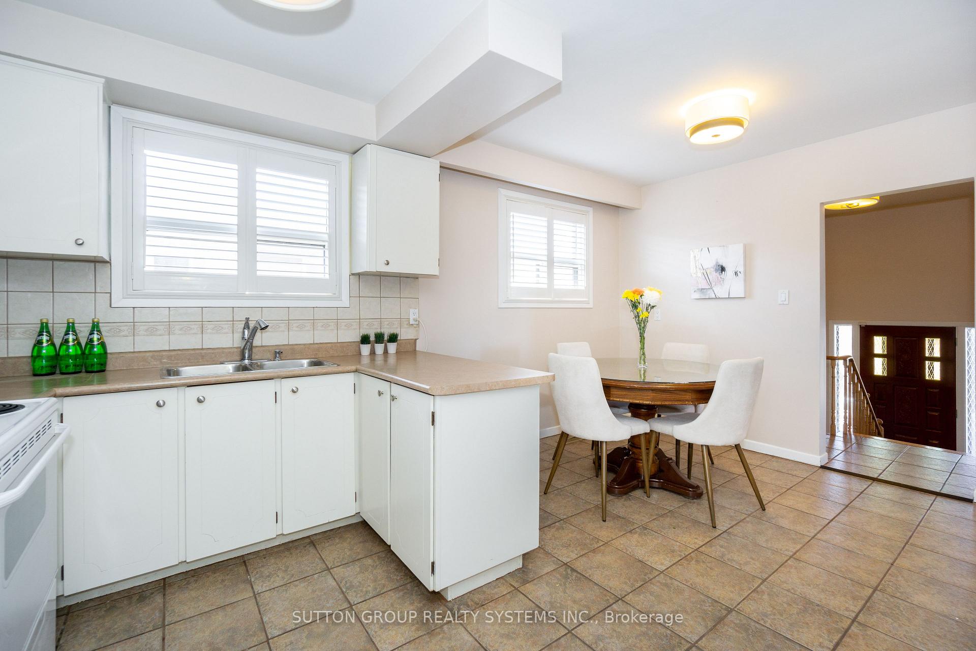 Photo 10 of Unit Upper, 233 Hullmar Drive, North York, Black Creek — HOMEH