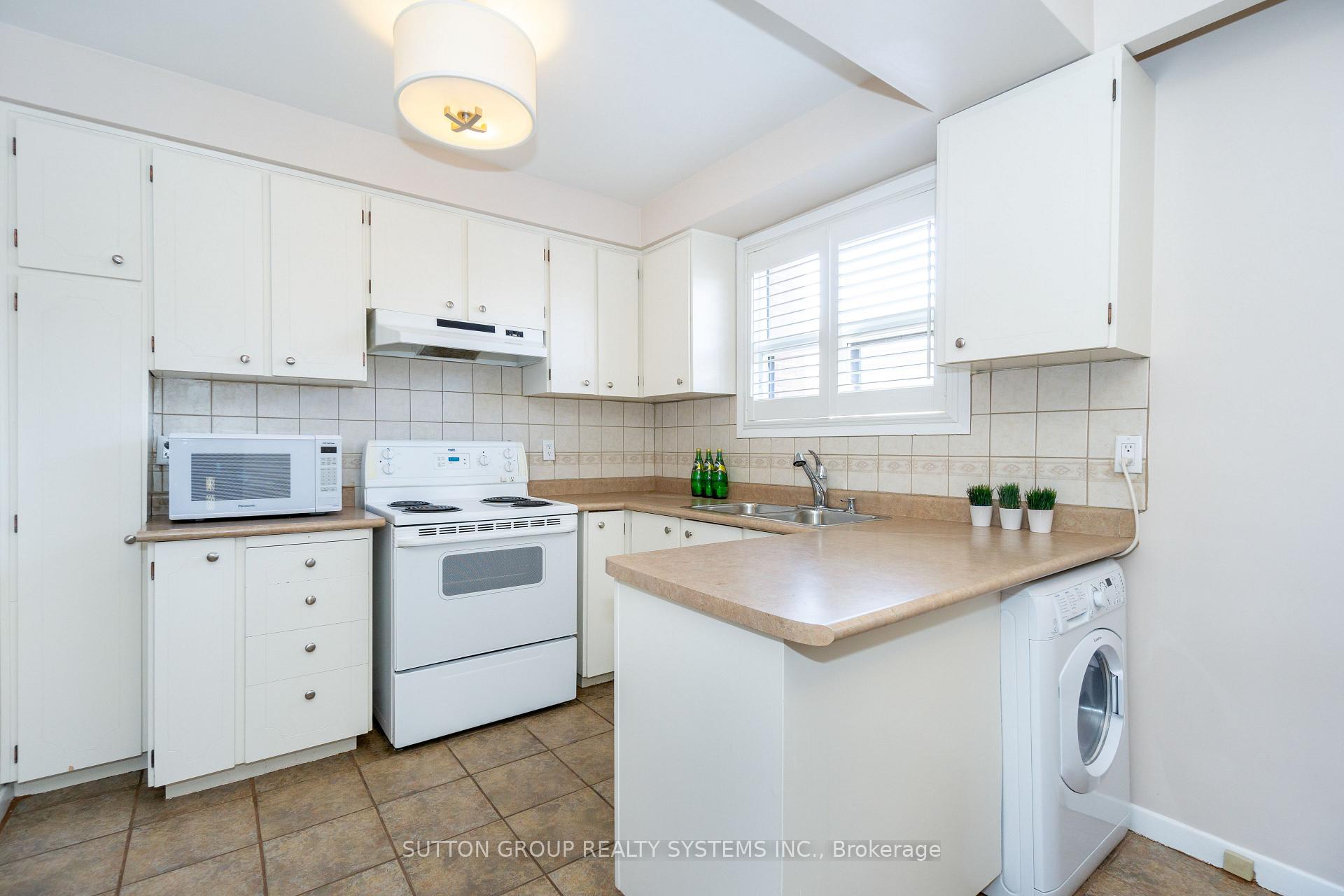 Photo 11 of Unit Upper, 233 Hullmar Drive, North York, Black Creek — HOMEH