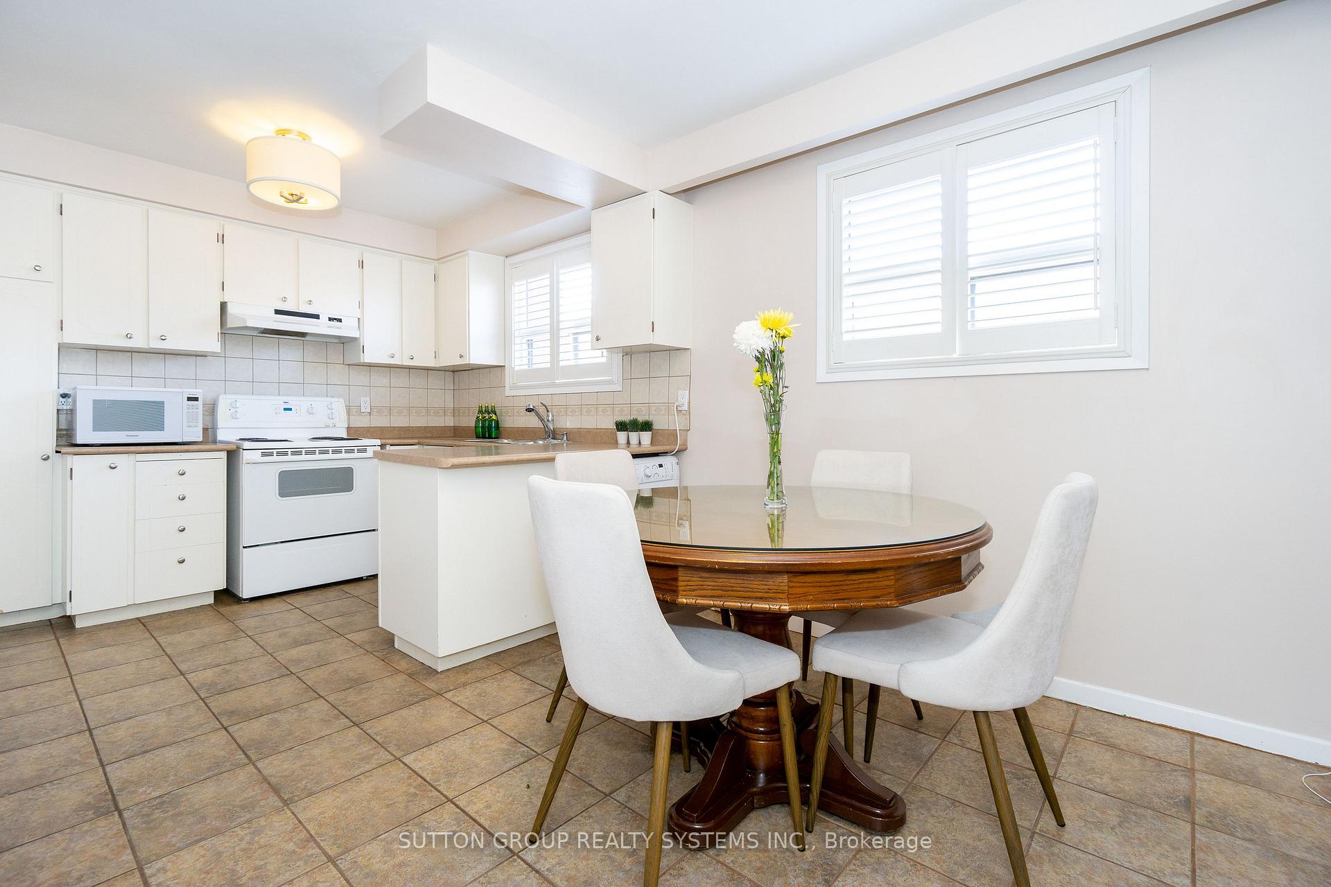 Photo 12 of Unit Upper, 233 Hullmar Drive, North York, Black Creek — HOMEH