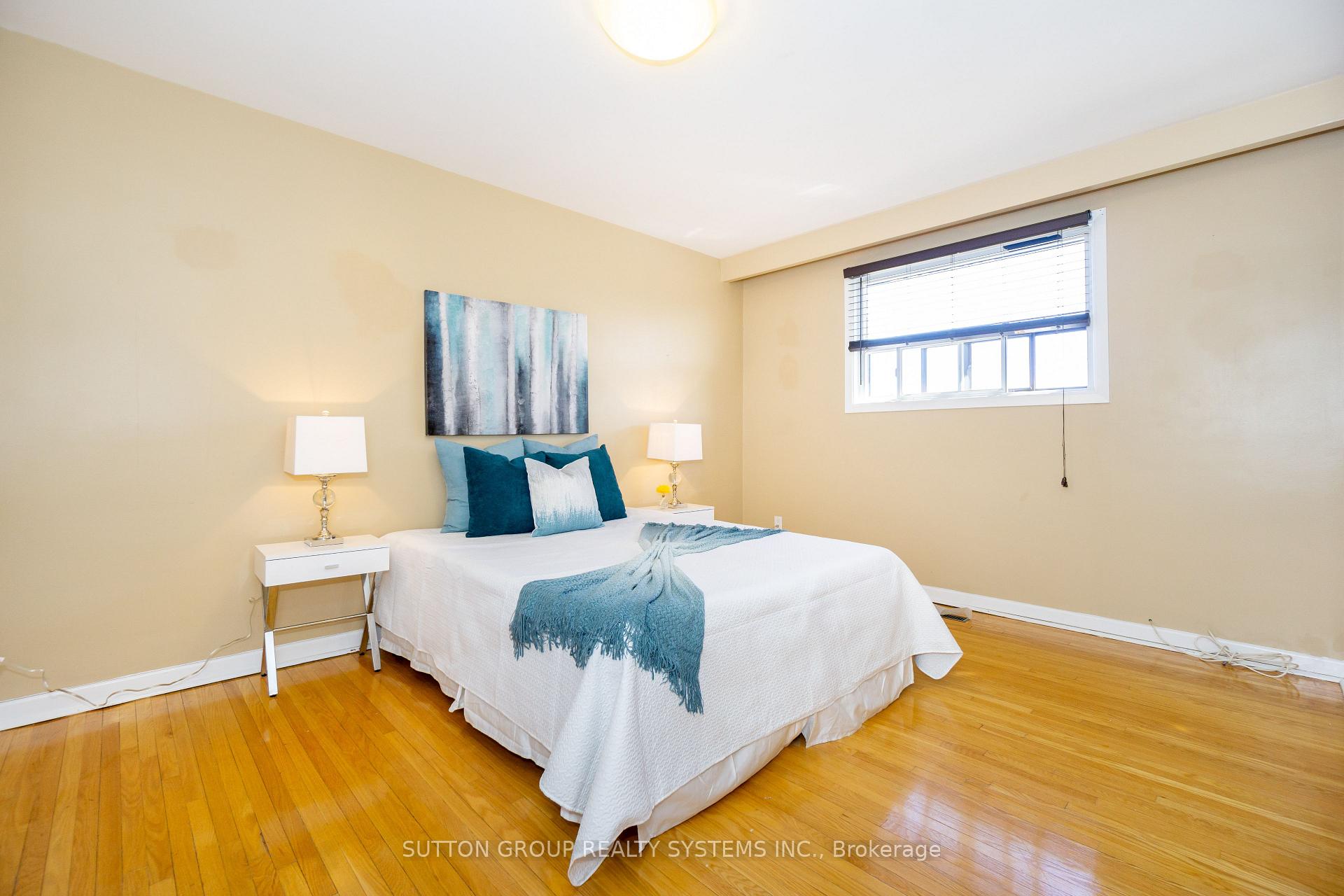 Photo 13 of Unit Upper, 233 Hullmar Drive, North York, Black Creek — HOMEH