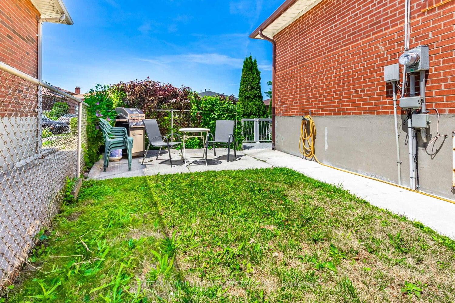 Photo 22 of Unit Upper, 233 Hullmar Drive, North York, Black Creek — HOMEH
