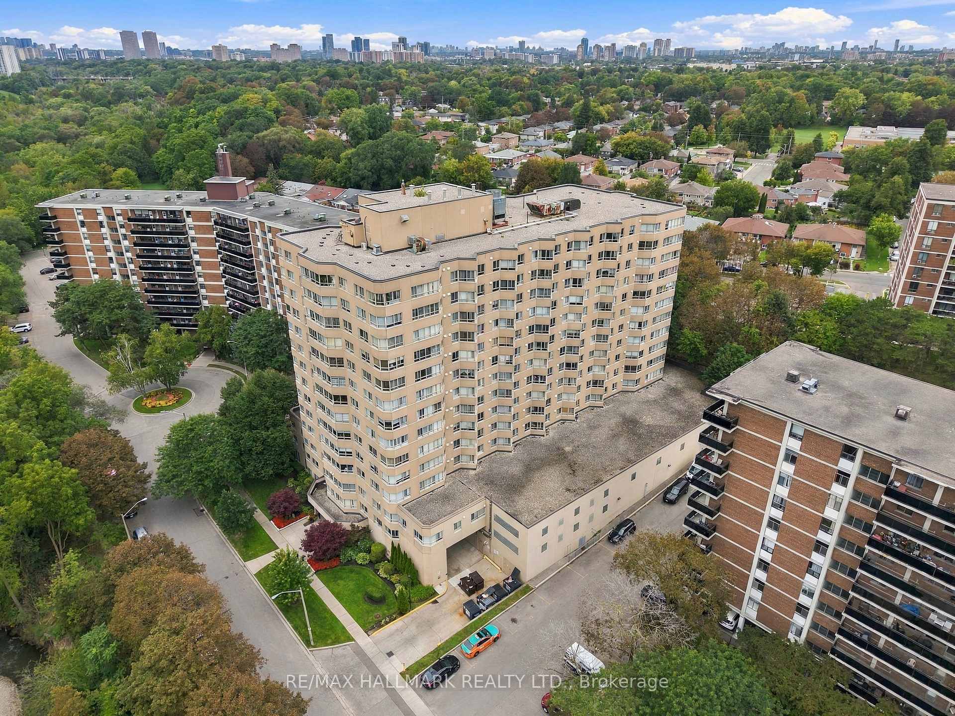 Photo 2 of Unit 303, 4 Park Vista, Toronto, O'Connor-Parkview — HOMEH