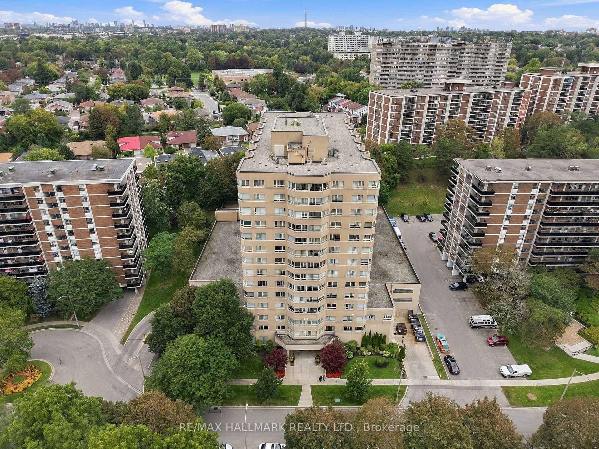 Photo 3 of Unit 303, 4 Park Vista, Toronto, O'Connor-Parkview — HOMEH