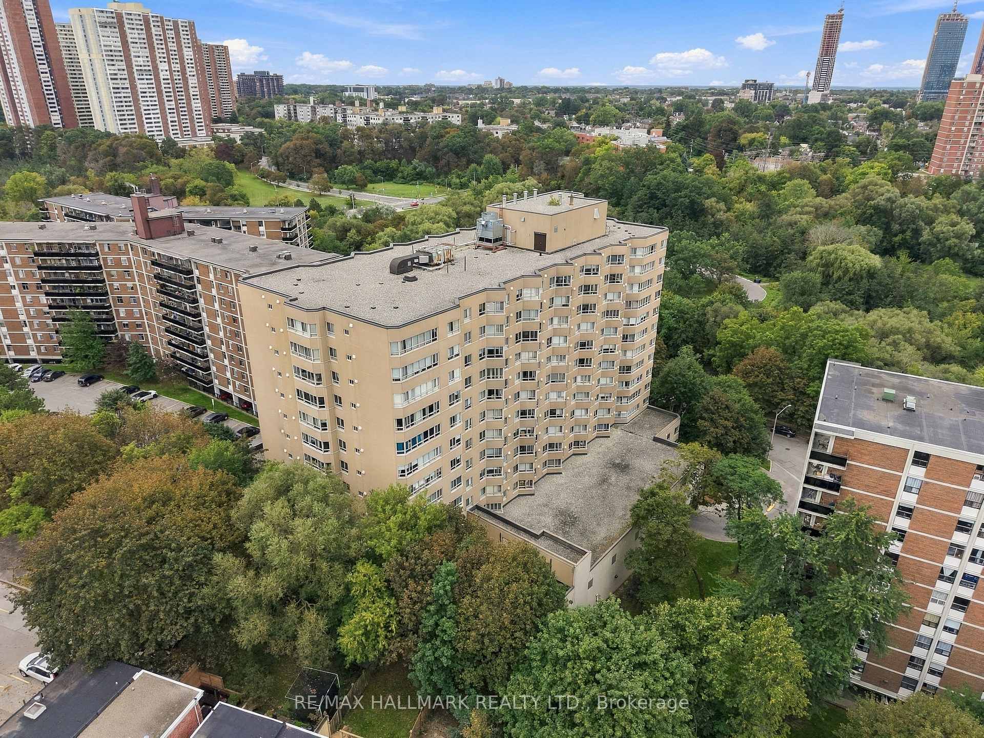 Photo 4 of Unit 303, 4 Park Vista, Toronto, O'Connor-Parkview — HOMEH