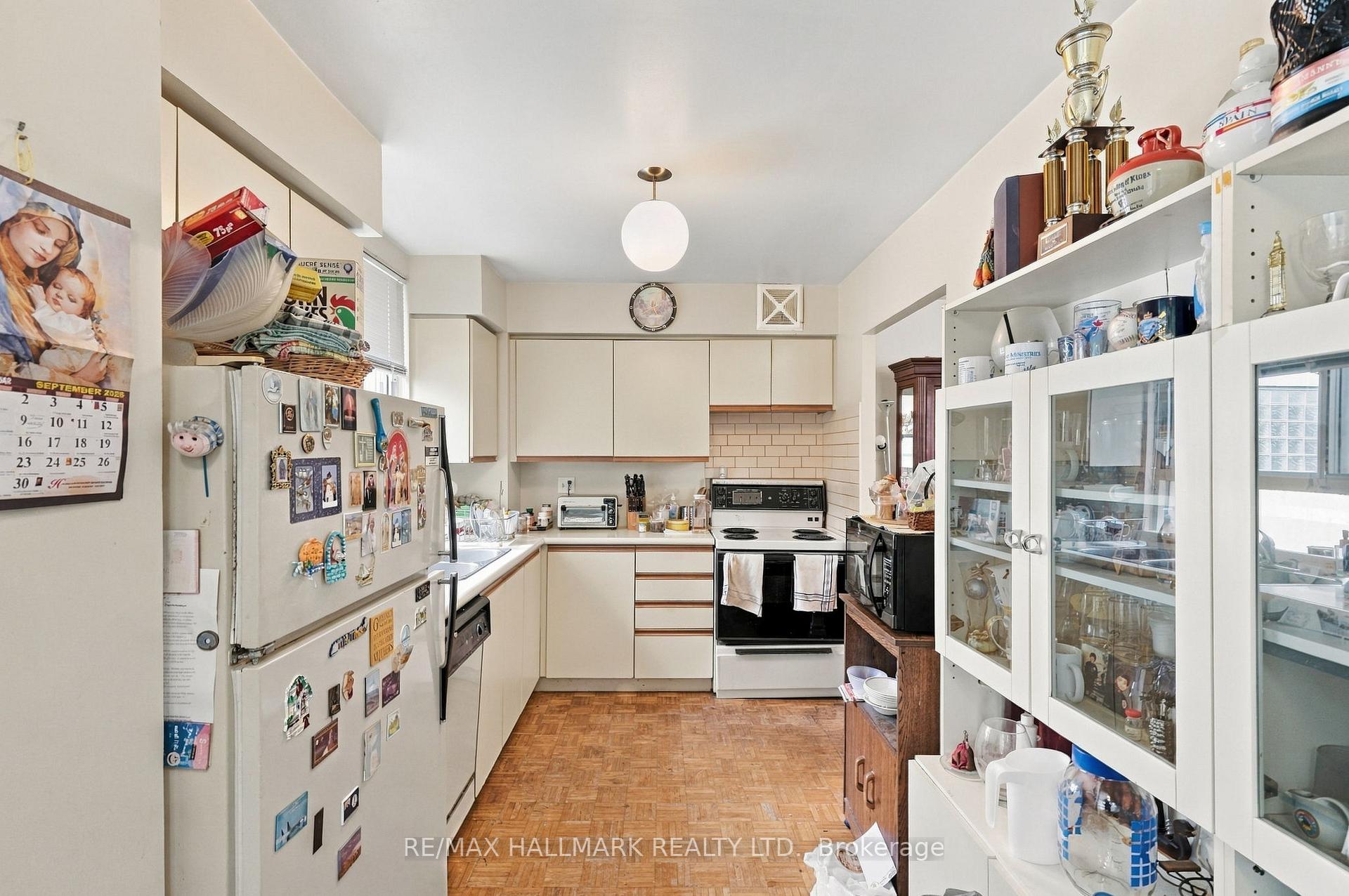 Photo 10 of Unit 303, 4 Park Vista, Toronto, O'Connor-Parkview — HOMEH