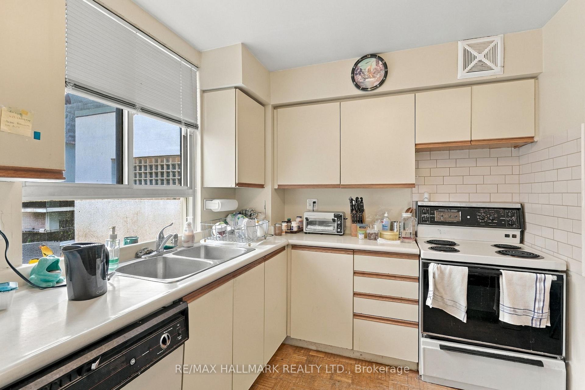 Photo 12 of Unit 303, 4 Park Vista, Toronto, O'Connor-Parkview — HOMEH