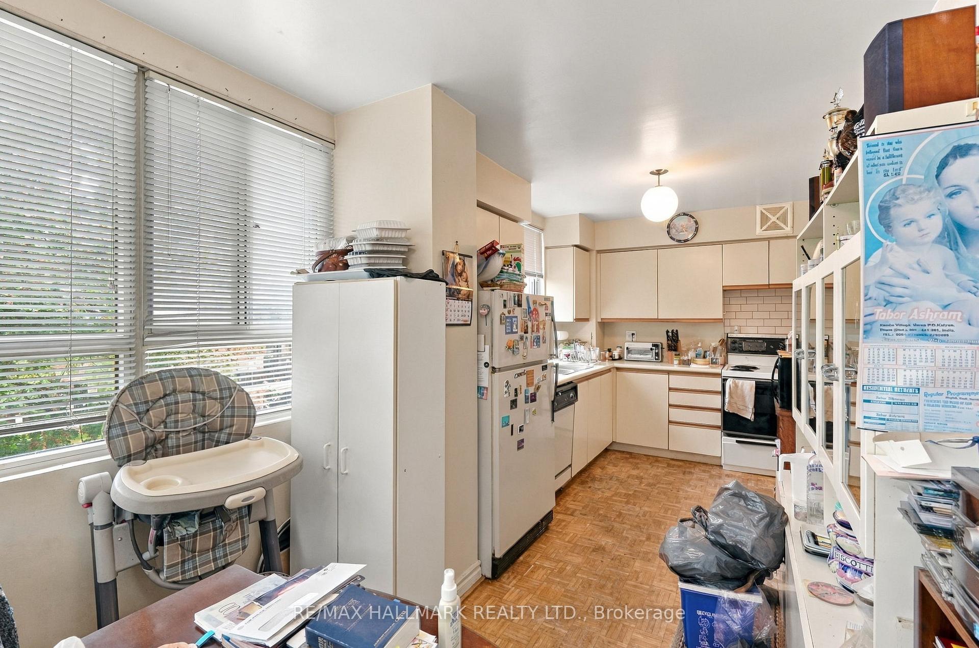 Photo 13 of Unit 303, 4 Park Vista, Toronto, O'Connor-Parkview — HOMEH