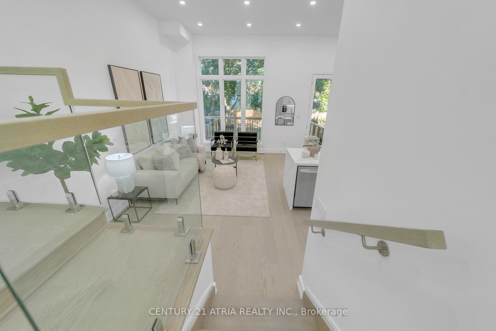 Photo 12 of 47 Eighth Street, Etobicoke, New Toronto — HOMEH