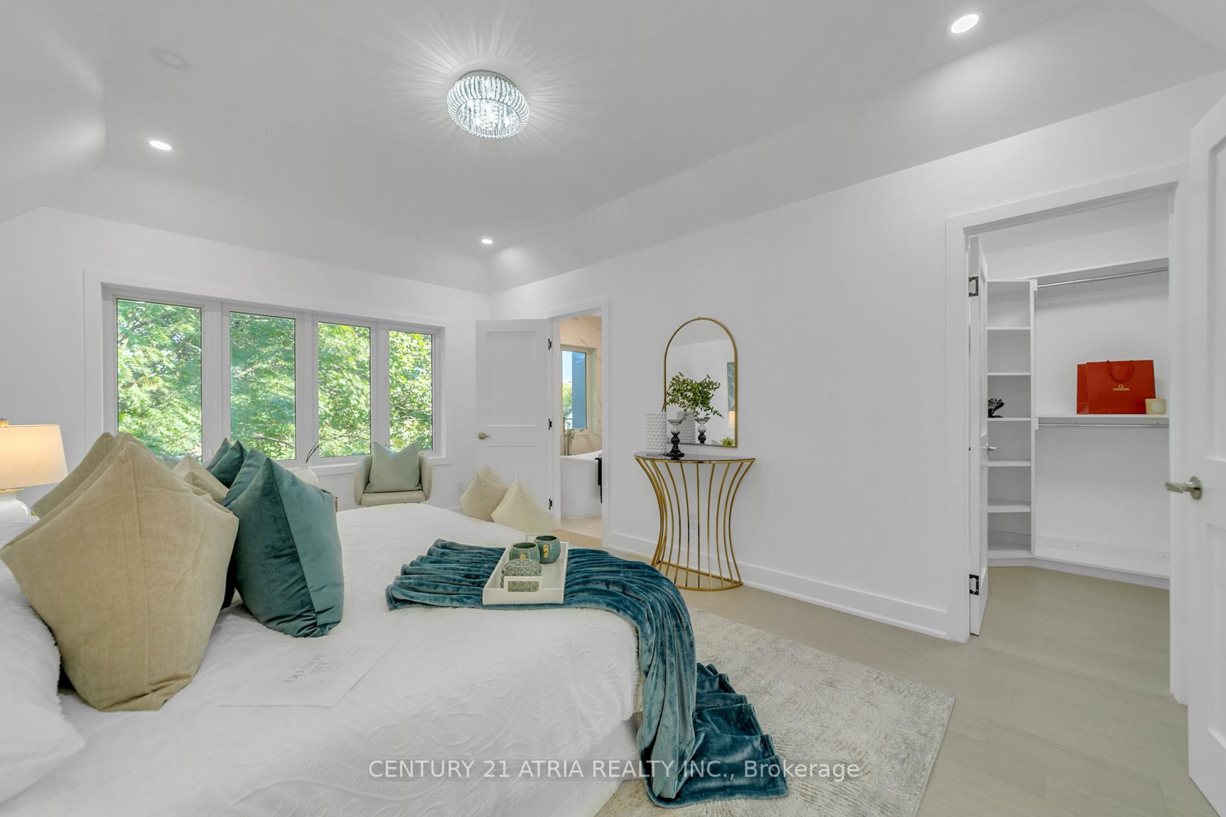 Photo 23 of 47 Eighth Street, Etobicoke, New Toronto — HOMEH
