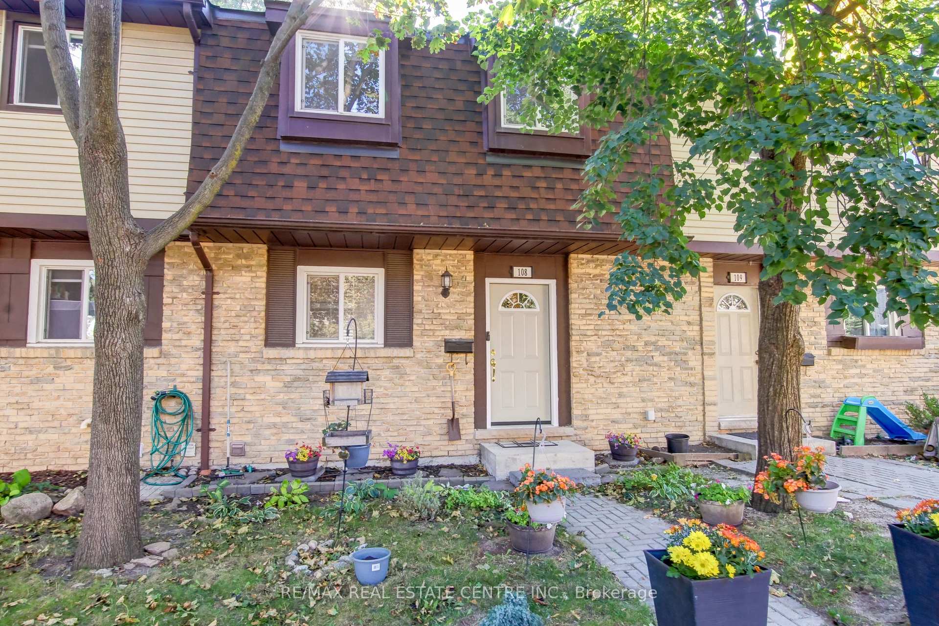 Photo 4 of Unit 108, 45 Hansen Road N, Brampton, Madoc — HOMEH