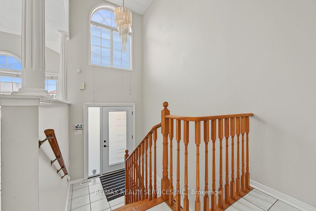 Photo 6 of 33 Woodvalley Drive, Brampton, Fletcher's Meadow — HOMEH