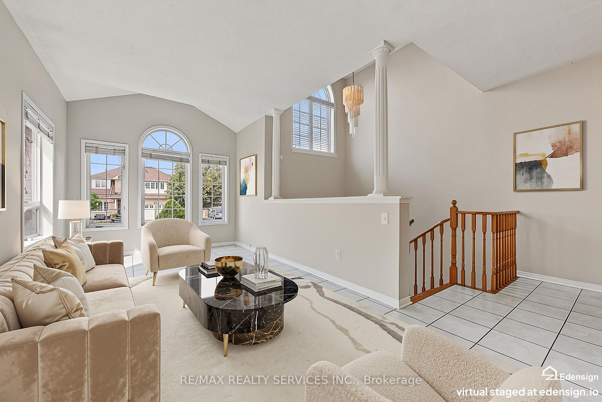 Photo 8 of 33 Woodvalley Drive, Brampton, Fletcher's Meadow — HOMEH