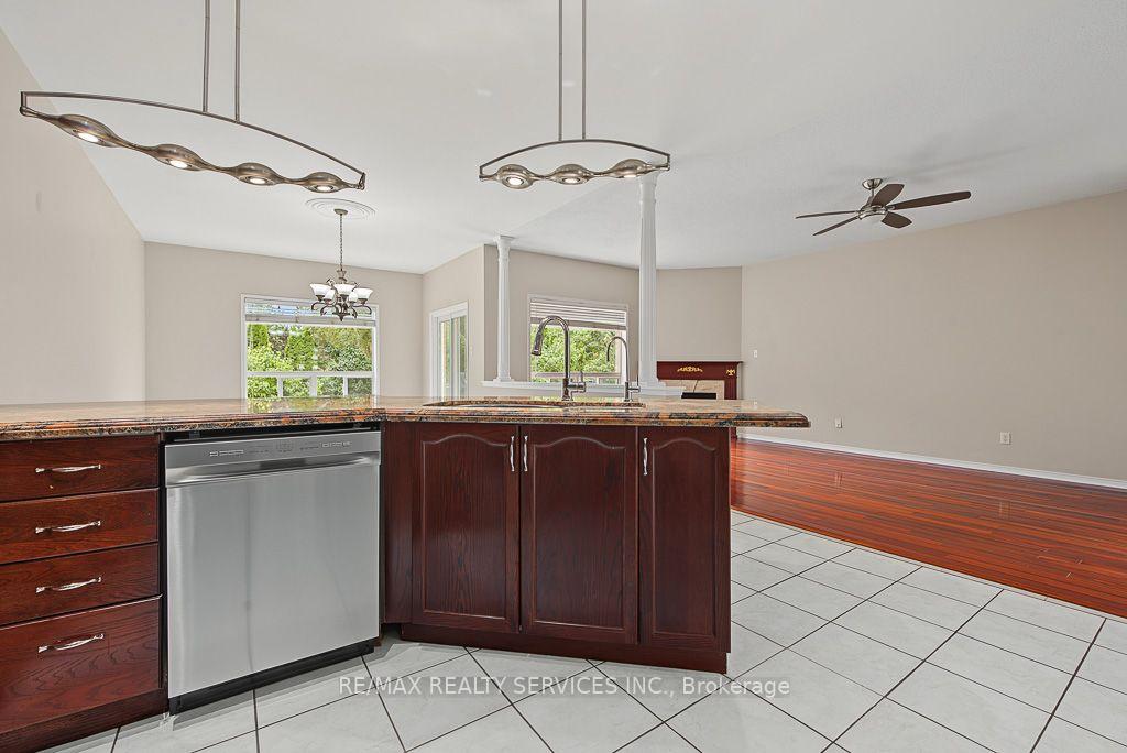 Photo 13 of 33 Woodvalley Drive, Brampton, Fletcher's Meadow — HOMEH