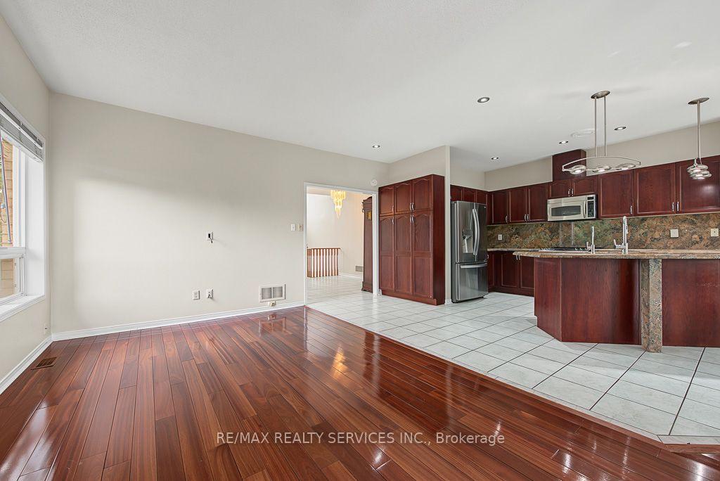 Photo 15 of 33 Woodvalley Drive, Brampton, Fletcher's Meadow — HOMEH