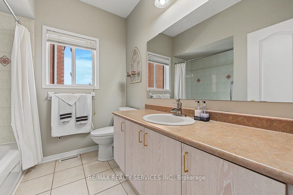Photo 20 of 33 Woodvalley Drive, Brampton, Fletcher's Meadow — HOMEH
