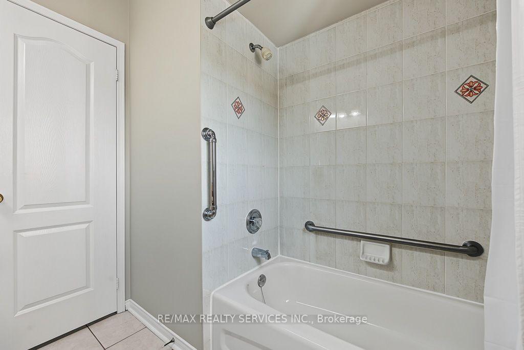 Photo 21 of 33 Woodvalley Drive, Brampton, Fletcher's Meadow — HOMEH