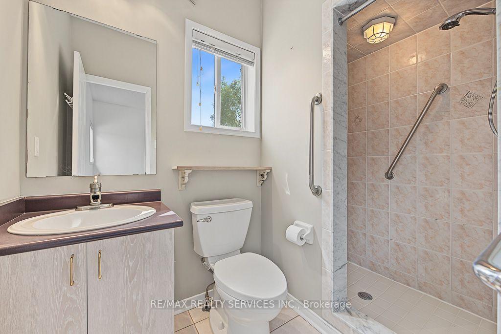 Photo 23 of 33 Woodvalley Drive, Brampton, Fletcher's Meadow — HOMEH