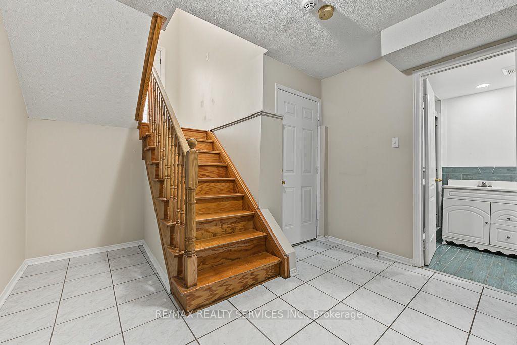 Photo 26 of 33 Woodvalley Drive, Brampton, Fletcher's Meadow — HOMEH