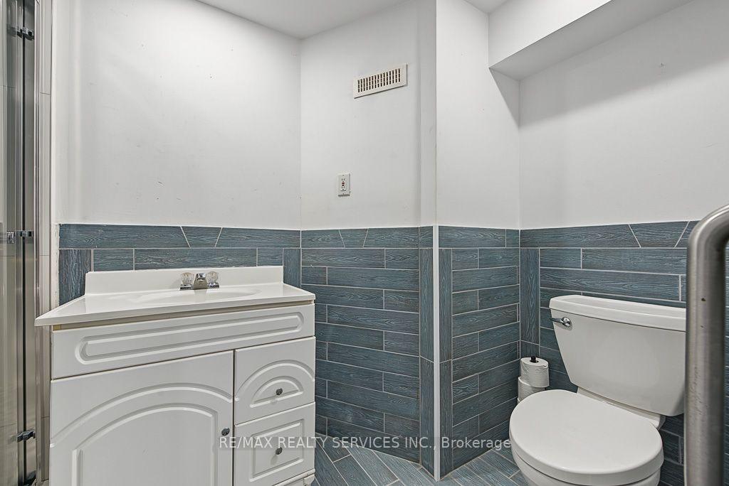 Photo 35 of 33 Woodvalley Drive, Brampton, Fletcher's Meadow — HOMEH