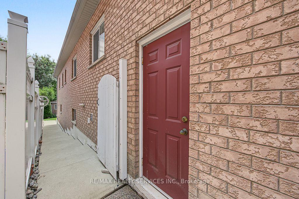 Photo 39 of 33 Woodvalley Drive, Brampton, Fletcher's Meadow — HOMEH