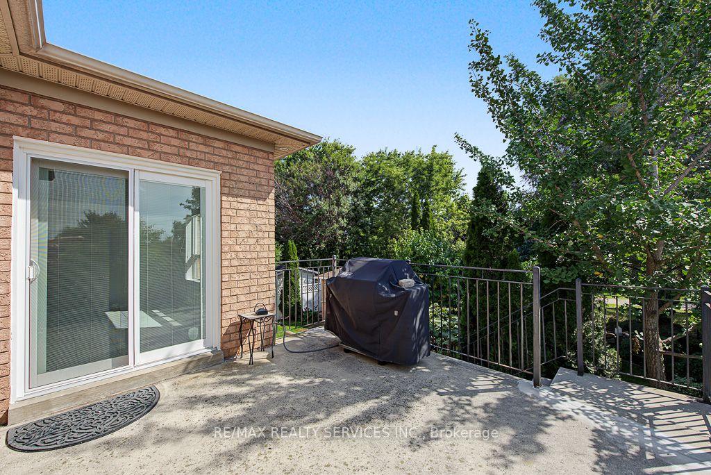Photo 42 of 33 Woodvalley Drive, Brampton, Fletcher's Meadow — HOMEH