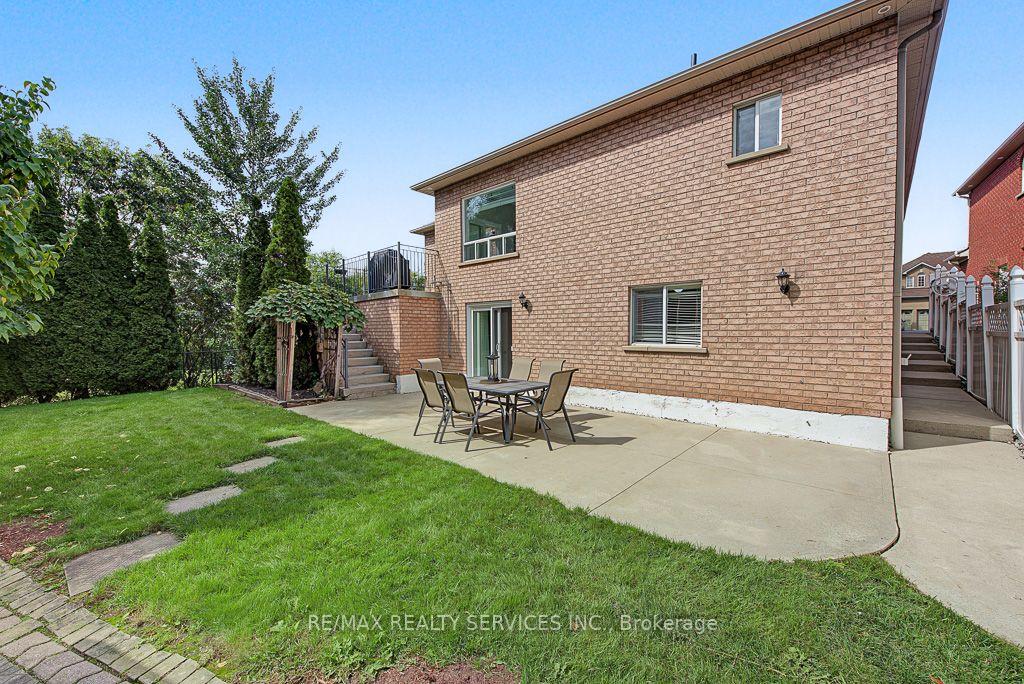 Photo 46 of 33 Woodvalley Drive, Brampton, Fletcher's Meadow — HOMEH